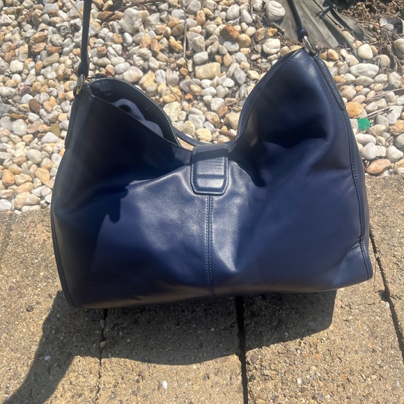 Coach “Carlyle” Blue Hobo Bag with Relaxed Silhouette - Picture 4 of 7
